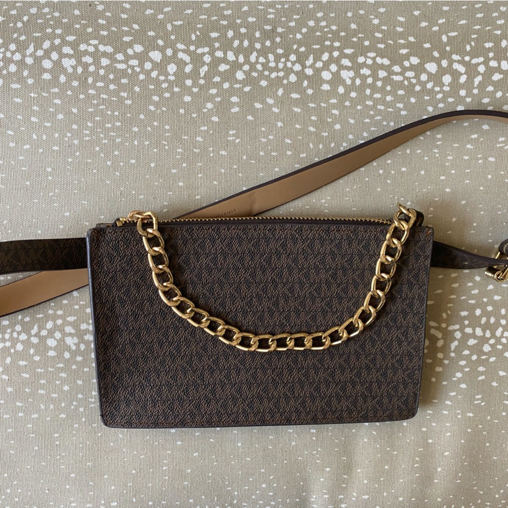 Like New MK belt bag ♥️. Never worn!